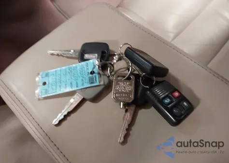 2001 Lincoln Town Car Signature from USA, damaged, VIN 1LNHM82W81Y684950